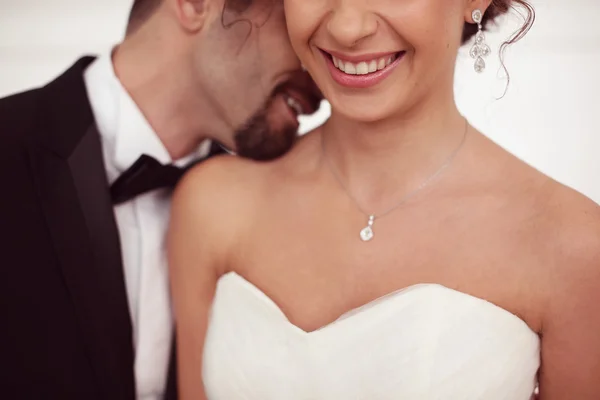 Lyckliga brudparet — Stockfoto