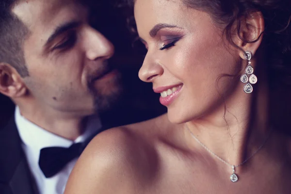 Portrait of a bride and groom — Stock Photo, Image