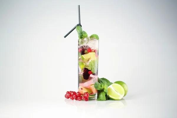 Frischer Cocktail im Glas — Stockfoto