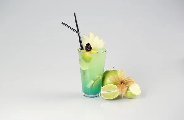 Verse cocktail in glas — Stockfoto