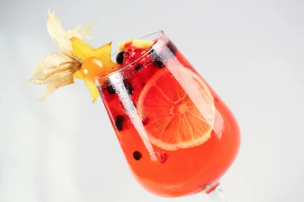 Färska cocktail i glas — Stockfoto