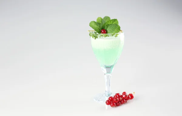Verse cocktail in glas — Stockfoto