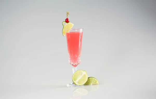 Verse cocktail in glas — Stockfoto