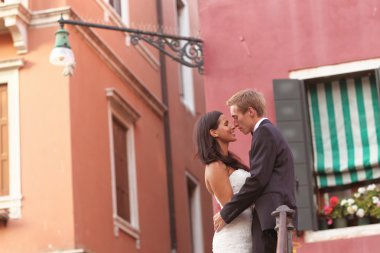 Gelin ve damat, Venedik kucaklayan