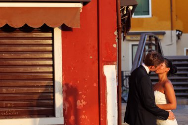 Gelin ve damat, Venedik kucaklayan