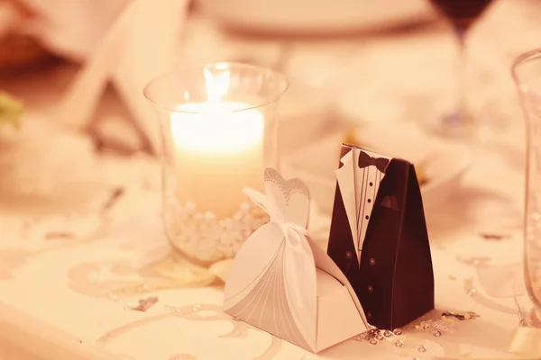Hochzeitskerze auf dem Tisch — Stockfoto