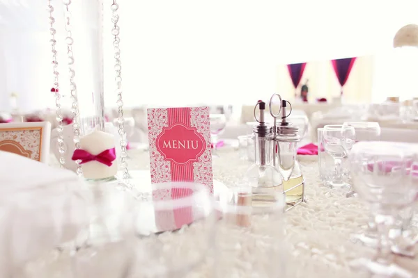 Elegante mesa en la recepción de la boda —  Fotos de Stock