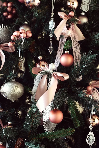 Krásná vánoční dekorace na stromě — Stock fotografie