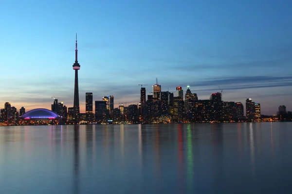 Paisaje de la ciudad en la noche de Toronto, Canadá — Foto de Stock