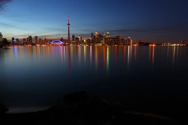 Paisaje de la ciudad en la noche de Toronto, Canadá — Foto de Stock