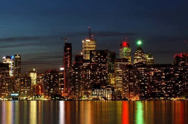 Paisaje de la ciudad en la noche de Toronto, Canadá — Foto de Stock