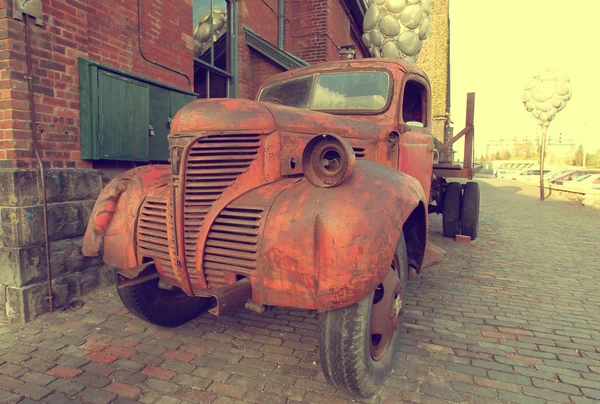 Vintage auto camion arrugginito — Foto Stock