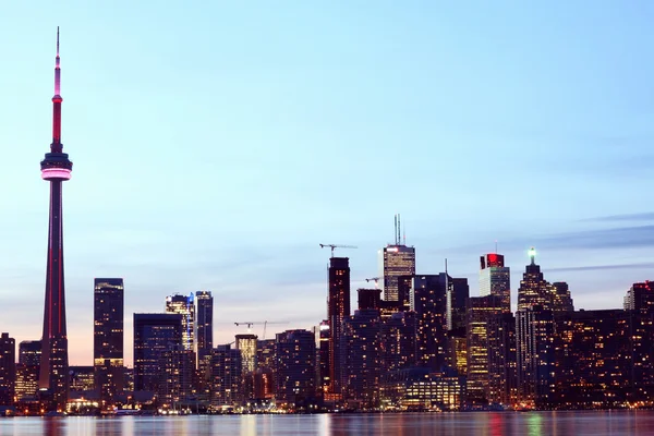 Paisaje de la ciudad en la noche de Toronto, Canadá — Foto de Stock