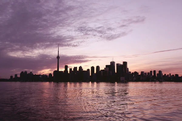 Paisaje de la ciudad en la noche de Toronto, Canadá — Foto de Stock