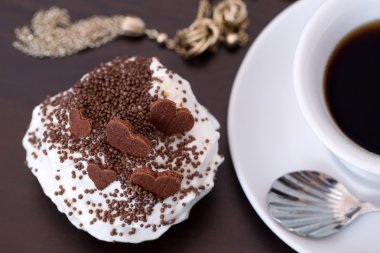 Lezzetli kek çikolata Tepesi ve çikolata ile