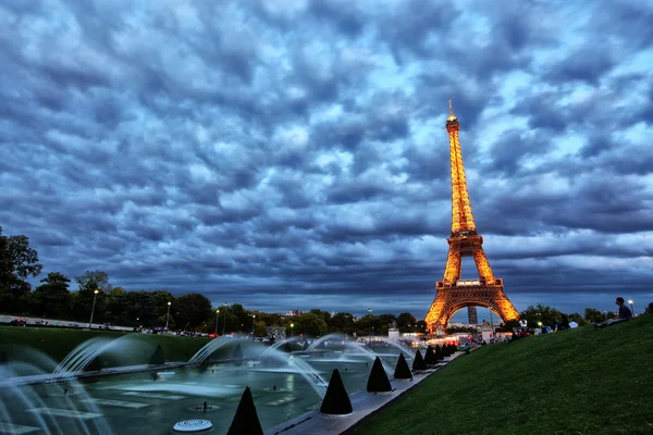 Beautiful night view of Eiffel Tower in Paris, France — Stock Photo, Image