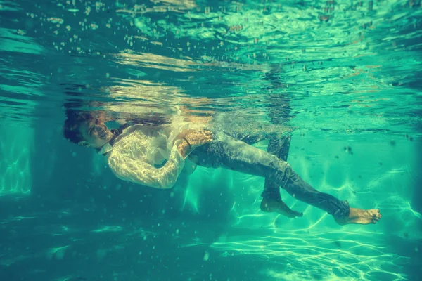 Sexy guy diving in pool underwater — Stock Photo, Image