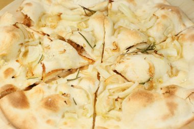 Düz karnabahar pizza kabuk dolu