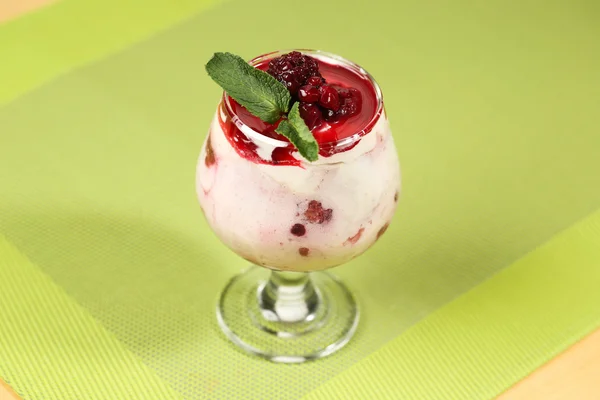 Delicious bowl of fruits ice cream — Stock Photo, Image