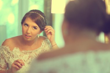 Güzel gelin hazırlanıyor