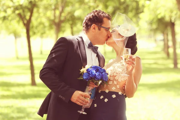 Hombre y mujer celebrando el compromiso —  Fotos de Stock