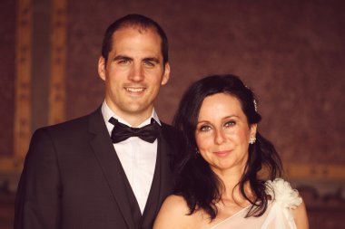 Güzel gelin çift düğün gününde poz