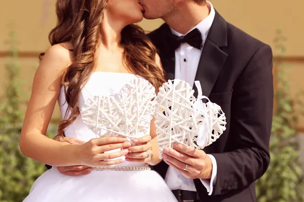 Beautiful bride and groom embracing in the city — Stock Photo, Image