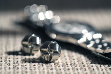 Damat'ın zarif izlemek ve kol düğmeleri