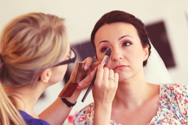 Profesyonel almak güzel gelini düğünden önce makyaj