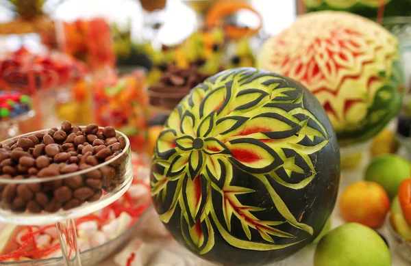 Delicious sweets at wedding candy bar — Stock Photo, Image