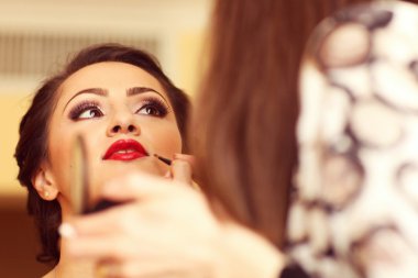 Profesyonel almak güzel gelini düğünden önce makyaj