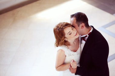 Güzel gelin ve Damat Düğün günü kutluyor