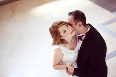 Güzel gelin ve Damat Düğün günü kutluyor