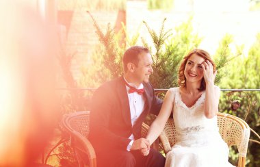 Güzel gelin ve Damat Düğün günü kutluyor