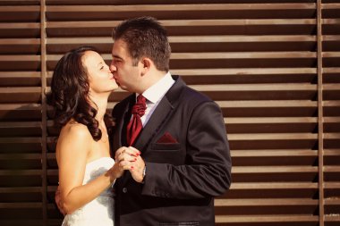 Güzel gelin ve Damat Düğün günü şehirde kutluyor