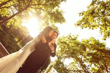 Güzel gelin ve Damat Düğün günü şehirde kutluyor