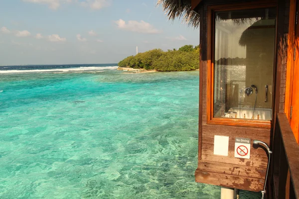 Water villa's op tropische Caribische eiland in de Maldiven — Stockfoto