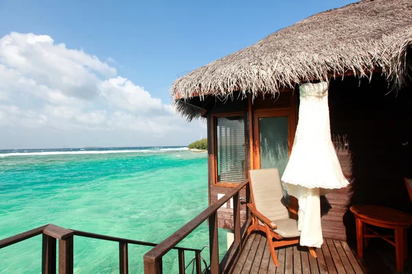 Water villa's op tropische Caribische eiland in de Maldiven — Stockfoto