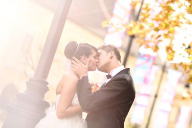 Güzel gelin ve Damat Düğün günü şehirde kutluyor