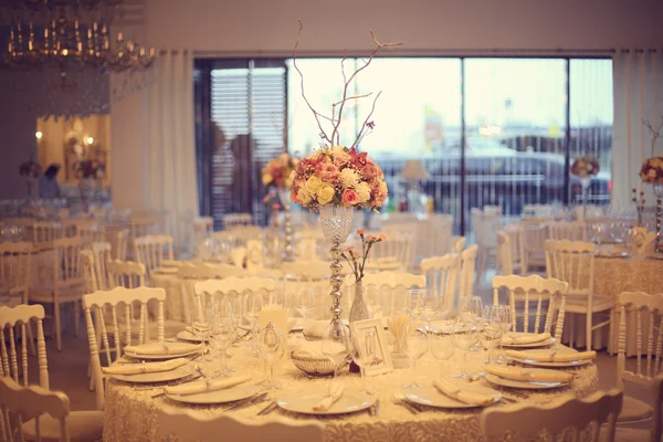 Beautiful flowers on wedding table — Stock Photo, Image