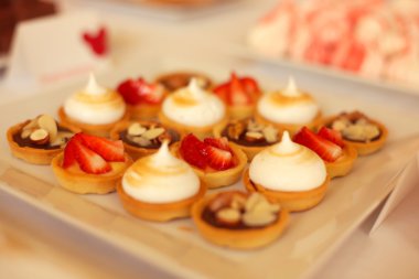 Bir şeker büfesi ile çok çeşitli şekerler