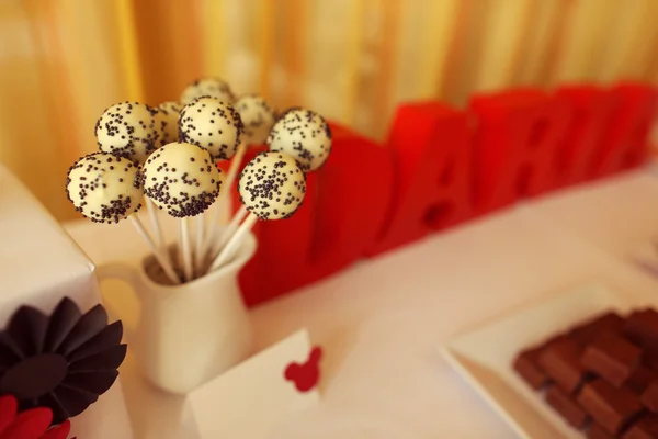 Delicious cake pops on candy buffet — Stock Photo, Image