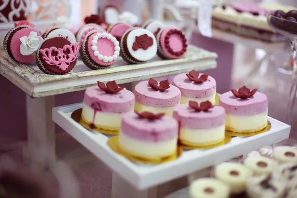 Ein Bonbonbuffet mit einer großen Auswahl an Bonbons — Stockfoto