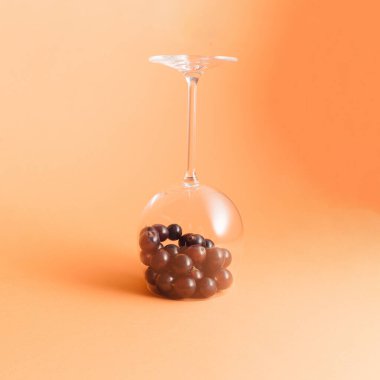 Bir bardak üzüm. Sonbahar konsepti.