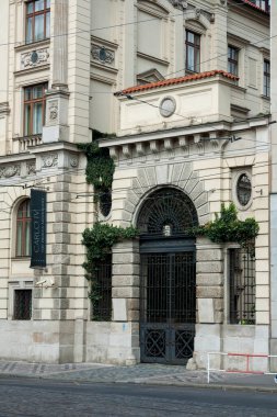 Carlo IV adlı beş yıldızlı bir otelin ön cephesinin bir parçası, The Dedica Anthology, Autograph Collection. Prag, Çek Cumhuriyeti - Ağustos 2018