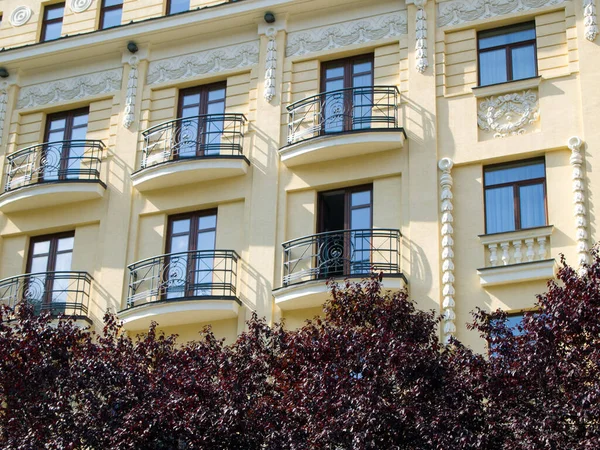 Part Beautiful Yellow Modern House Stylized Old Windows Balconies Trees — Stock Photo, Image