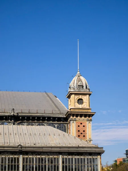 Parte Del Edificio Estación Tren Una Hermosa Casa Ladrillo Con —  Fotos de Stock