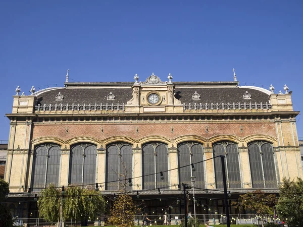 Parte Del Edificio Estación Tren Una Hermosa Casa Ladrillo Con —  Fotos de Stock