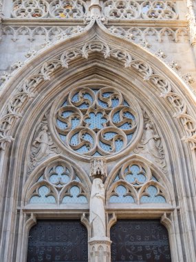 Buda Kalesi 'nin Varsayımı Kilisesi aynı zamanda Matthias Kilisesi olarak da bilinir. Budapeşte, Macaristan - Ekim 2019