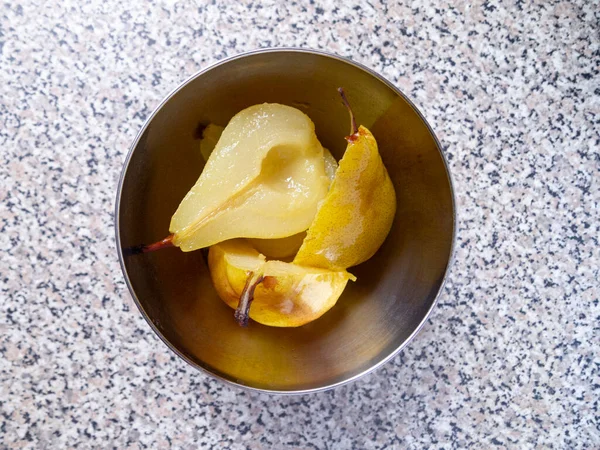 Vue Dessus Bol Métal Avec Des Poires Les Poires Fourrées — Photo